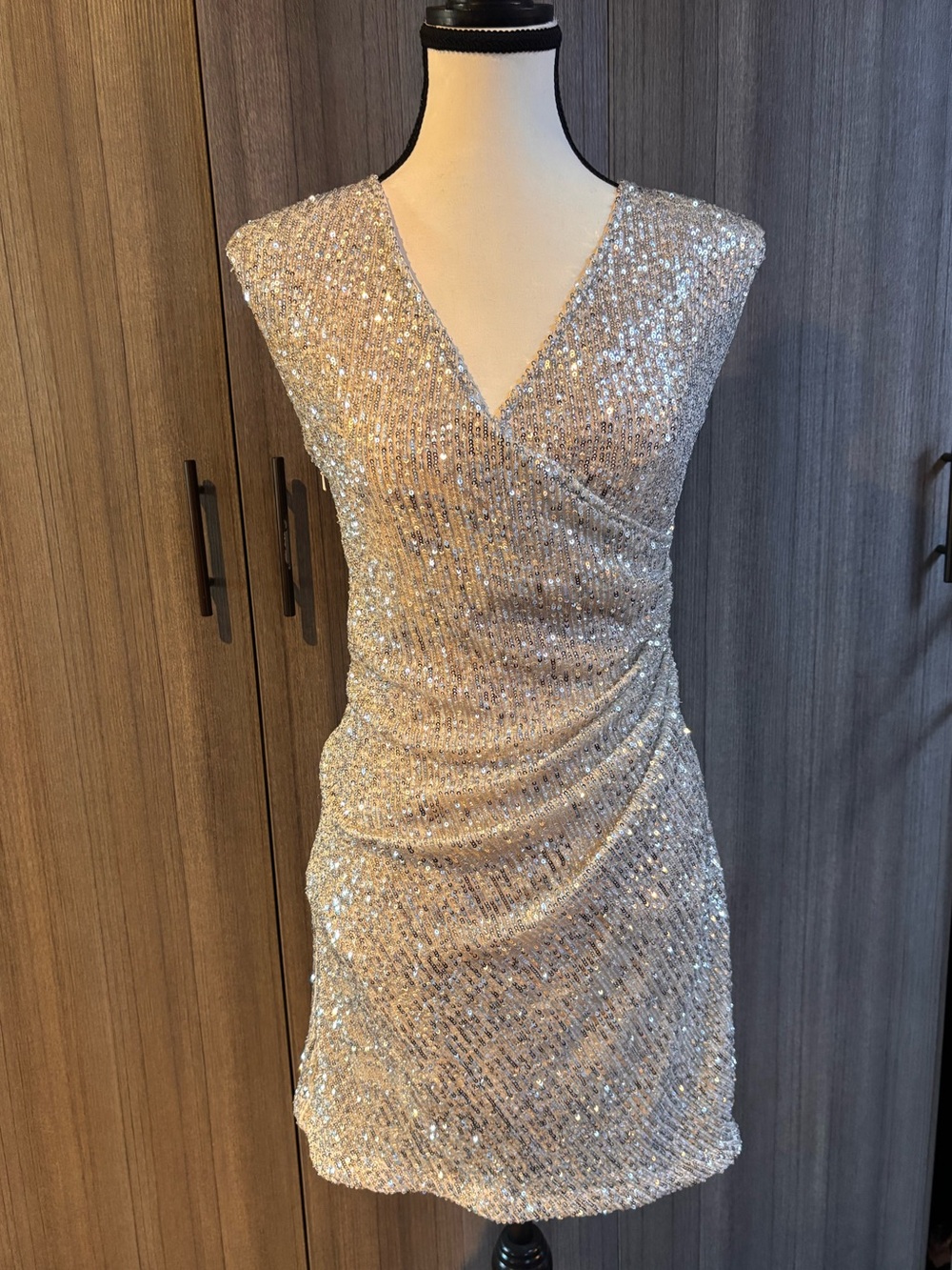 Maje Sequin V-Neck Sleeveless Cocktail Dress in Champagne. Size European 2. NWT